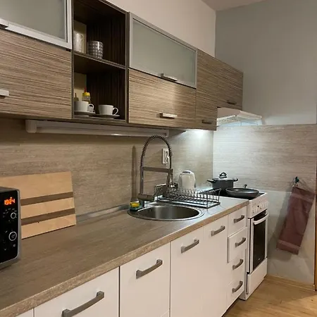 Peaceful Living, 4 Minutes From The Center